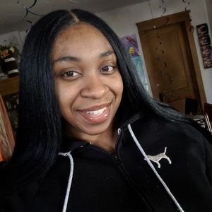 Meet your Posher, Angelique